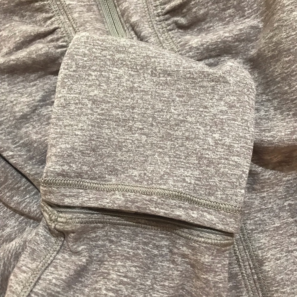⭐️🔥SALE🔥⭐️ Lululemon pullover - Picture 7 of 8